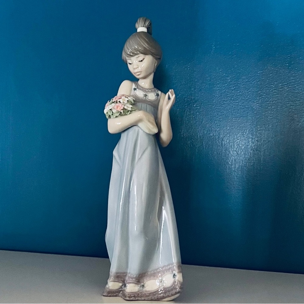 Lladro “Spring Token”  RETIRED #5604